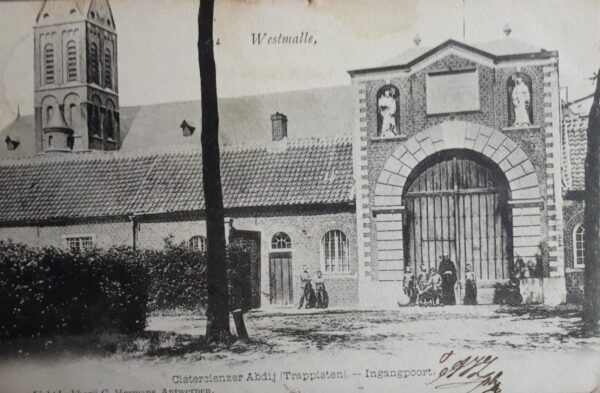 Ingangspoort abdij.